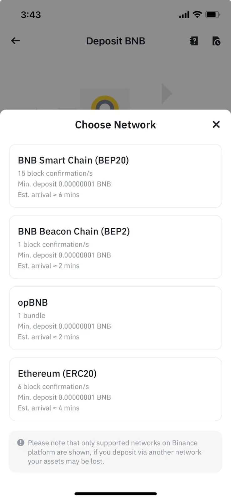幣安 App 選擇網路彈窗的官方示意圖,每條網路下方分別列出區塊確認次數、最低儲值金額與預計到帳時間